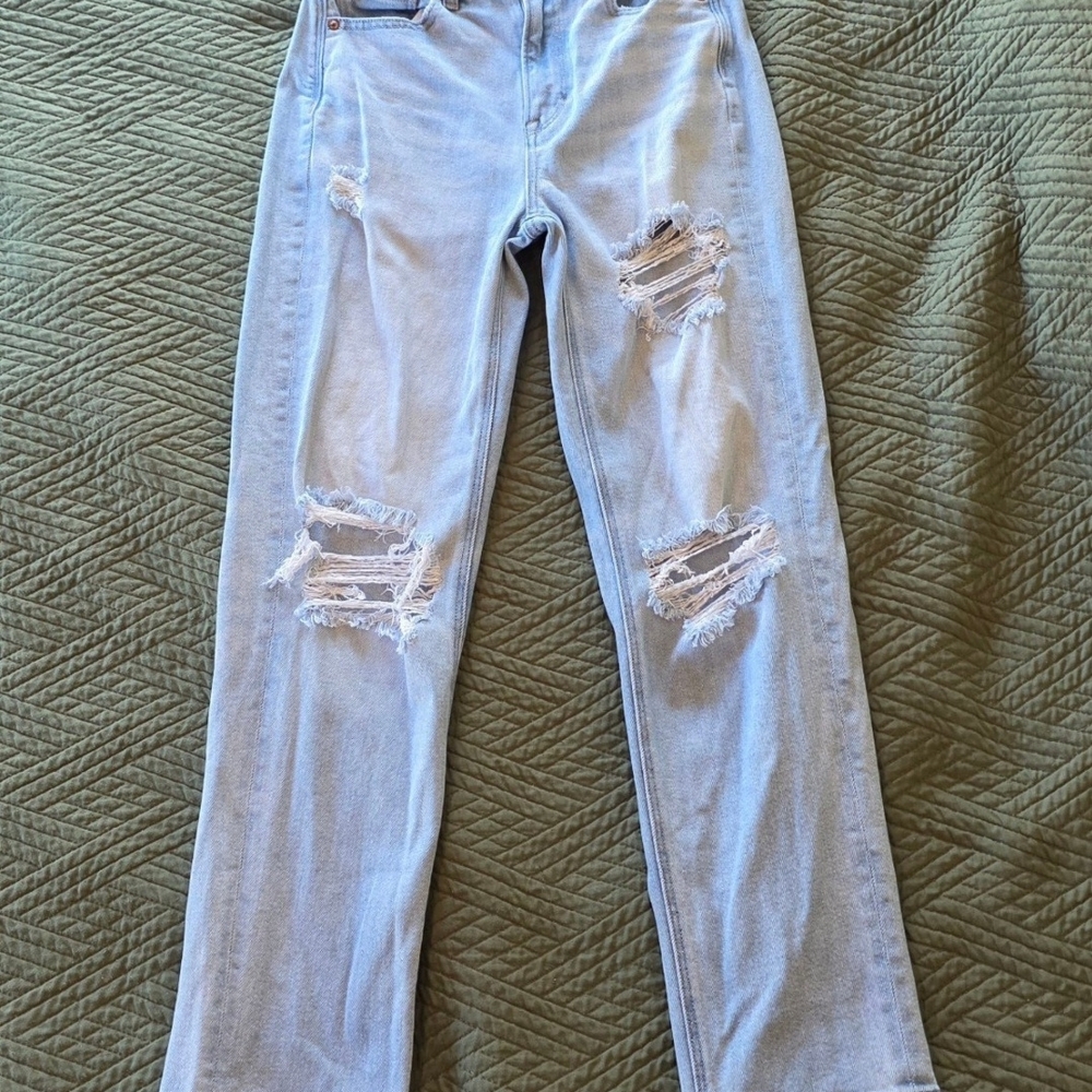 American Eagle Distressed Mom Straight Jeans size 4